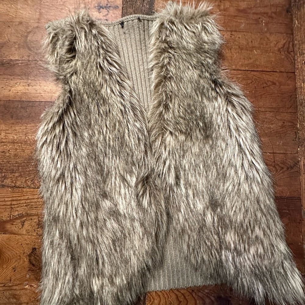 Faux Fur & rib knit vest - Picture 2 of 5
